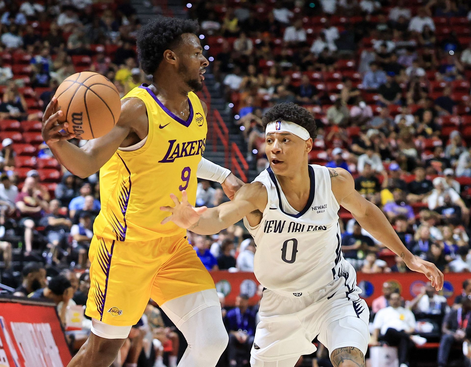 Jeremiah Fears gets outplayed by Bronny James in Pelicans' loss to the Lakers. (Photo: GETTY)